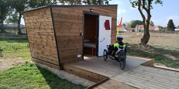 Hello-Cabanes-avec vélo allongé